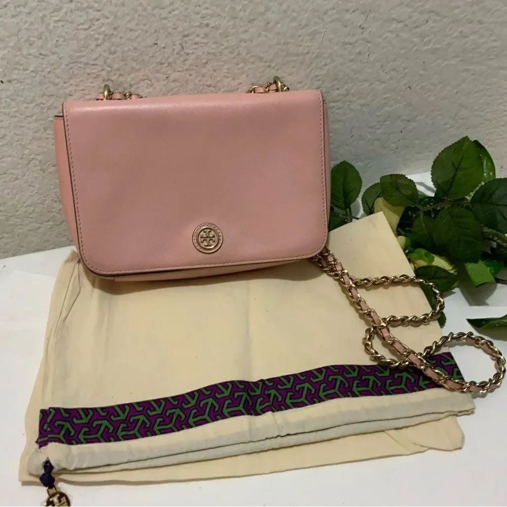 Tory Burch Robinson pink saffiano leather crossbody clutch bag
